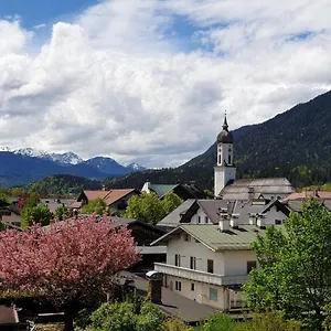 Bunter Hirsch Im Garmischer Zentrum Apartment